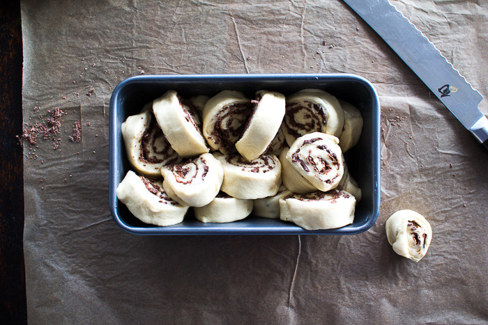 sweetoothgirl:    CHOCOLATE PULL APART ROLLS  
