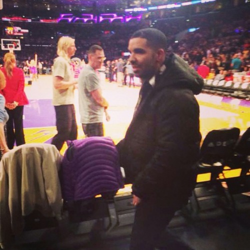 kemkem21:  Drake at Raptors vs Lakers game
