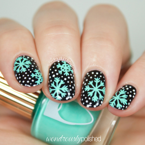 Black and turquoise snowflakes! Tutorial for this look on thehuntofficialblog’s page now!  Flo