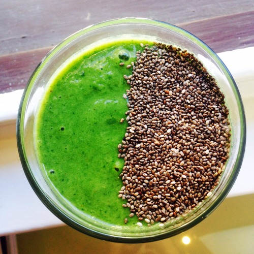 4 bananas, celery, kale, chlorella &amp; homemade almond milk with chia mmmm mmmmm!