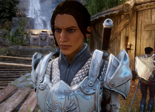 I made Inquisidora some Grey Warden armour and tweaked her face a bit. Pretty happy with the results