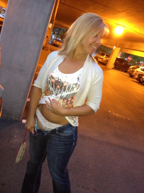 showoffpictures:  Another sexy show off submission