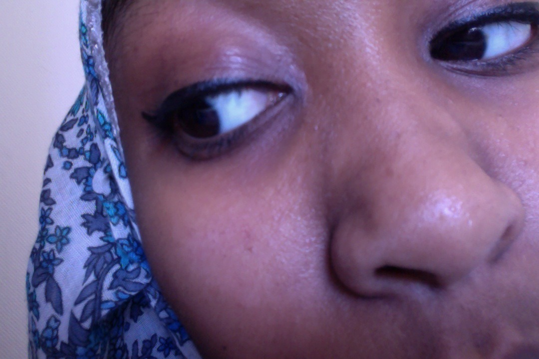 mxshti:  hijab, eyebrows and eyeliner have never been fleek-er.