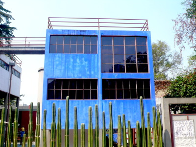 photosbysheila:
“Frida Kahlo’s Blue Studio and adjoining bridge to Diego Rivera’s Studio. Mexico DF.
”