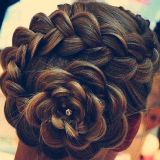 sundaybest-fashion:  Dutch flower braid 