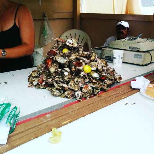 Muchas gracias! Mmmnomnom they shuck it as you eat #fresh #oysters