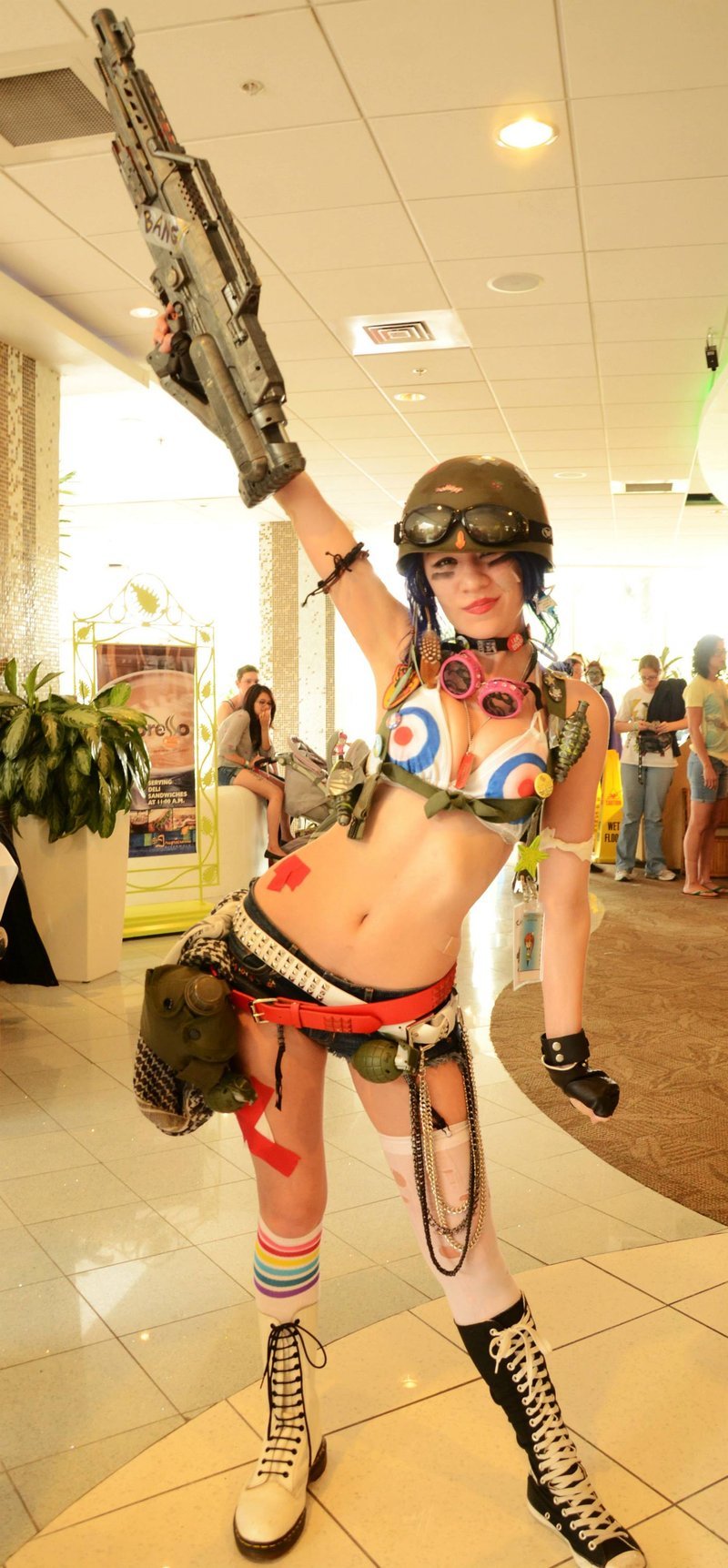 thefeistykitten:  Also, tankie boots.