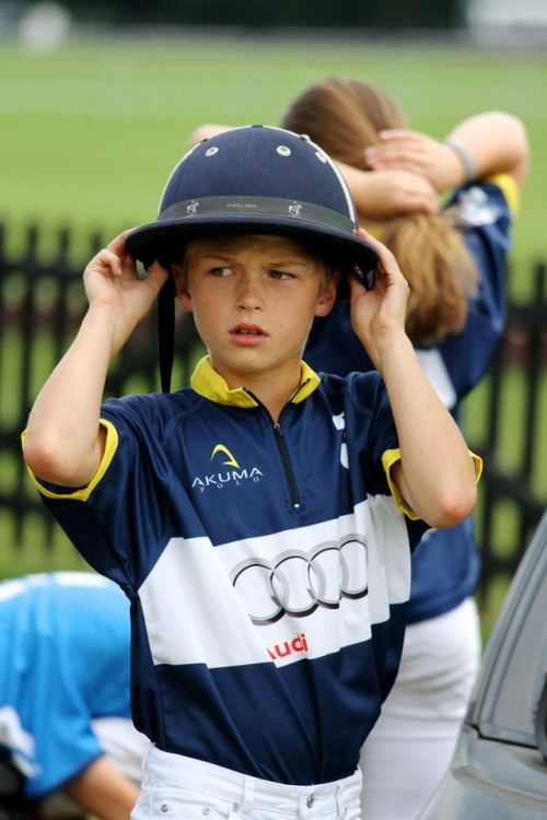 Fonte Pinterest , Pony Club polo player at the Audi International 2014 - Guards Polo Club, Windsor G