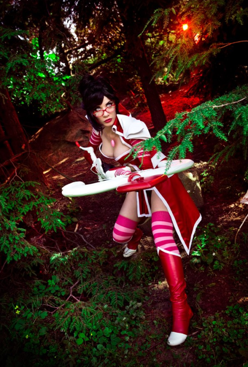 hentai-ass:  hentai-ass:  Heartseeker Vayne cosplay by Clodia Romero  I feel like this needs more attention, that’s a really on-point cosplay imo