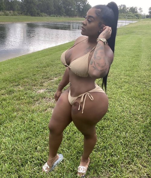 Something about them thick short girls… or maybe it’s just something about @RealKakeyy