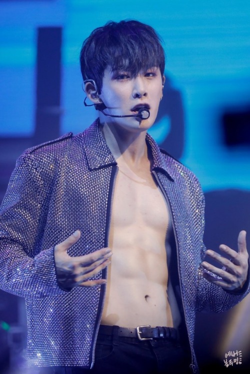 (PREVIEW) 170917 The 1st World Tour “BEAUTIFUL” @ Mexico City, Mexico (Wonho)