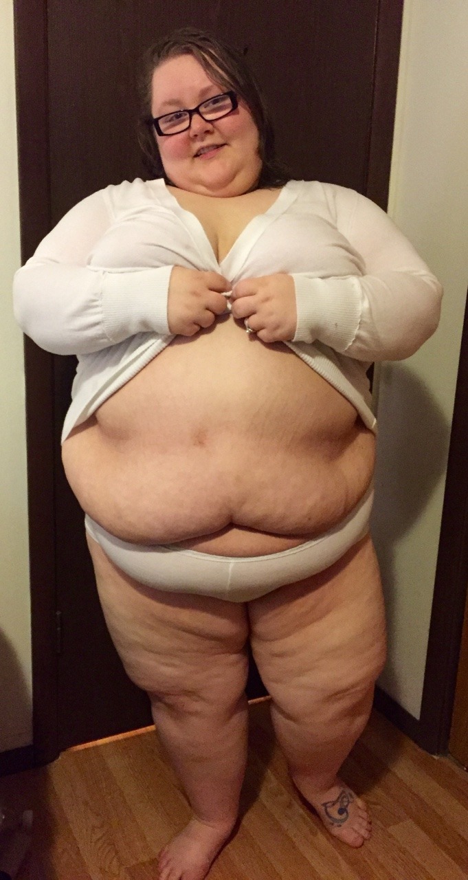 bigxgirlsxlovexsex:  Thank you to 3,000 followers…I’ve had this requested…white