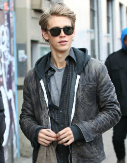 lushville:  inspirational-health:  voguewhispered:  Hi there Kyd. Hottest person alive. I just need to remember your real name  AustinButler ✌   in my top five guys I will date some day