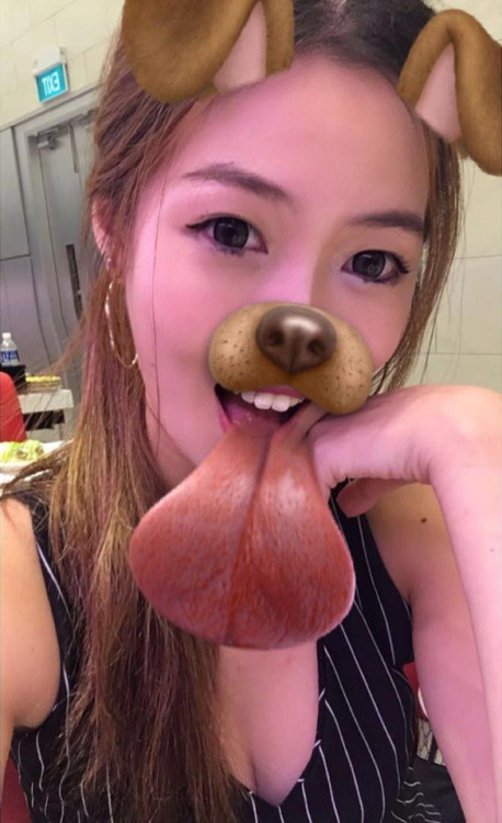rwsg:She’s so cute and sexy at the same time wow #sg damm, does anyone know her ig?