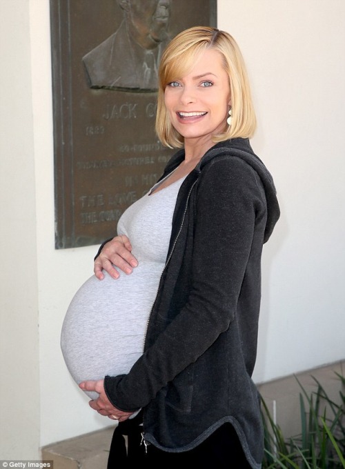 bellylove577: Jamie Pressly’s huge twin bump!