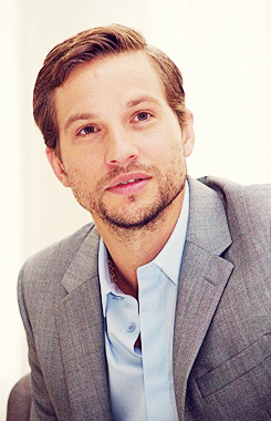 XXX boyzoverflowers:  Logan Marshall Green  photo