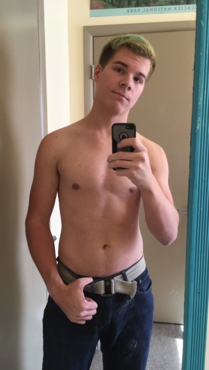 multi-purpose-solution:Haircut! Kept some of the green on top, and it’s been a while since I put up any pics so here ya go