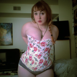 redheadedbondage:  New corset yeah! Feelin’ like a babe. Happy Tuesday! Feelin’ generous? Buy me things! -Kit