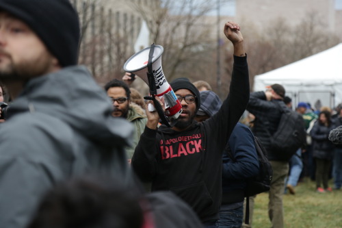 the-movemnt:26 stunning photos show Black Lives Matter protesters making waves at the inaugurationfo