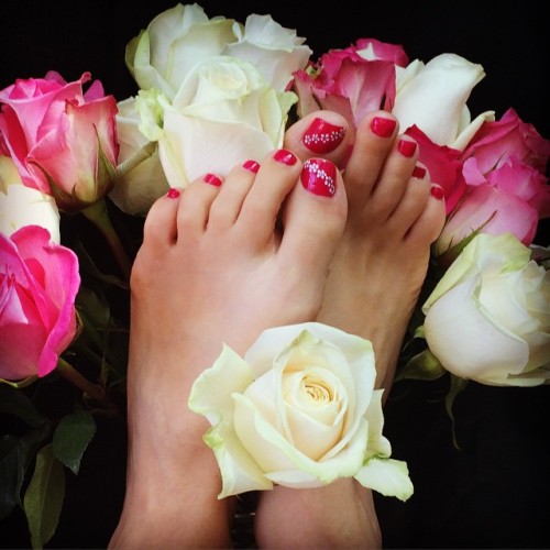 Dontcha just love spring! #footfetish #footworship #footmistress #sexyfeet #nailpolish #nailart #pin