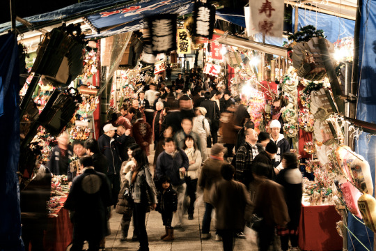 賑わう参道 2012年、富岡八幡宮。 この年はいくつか酉の市を梯子して富岡八幡宮へ。末社に大鳥神社があるので、酉の市が開かれるようです。...