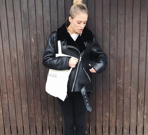Her @sklcn #frachella #reusable #cotton #bag #ditchtheplastic #caremore #girl #crush #asos #marketpl