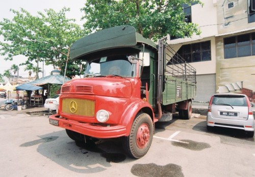 chupanhdao:Xe cũ trên đường phố Malacca, 2014. Malacca