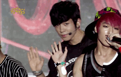4dalanfriend:  L.joe looked so sexy here + smiling Changjo is adorable 