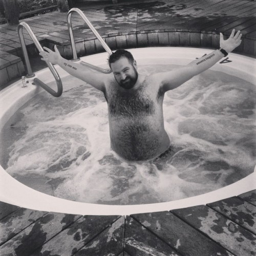 cdxblog:  Wait… you don’t camp like this? YOU’RE DOING IT WRONG. #hottubbitches 