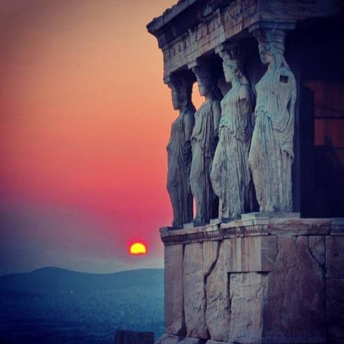 Good night friends ⭐️ (Photographer unknown) #goodnight #athens #greece #ancientgreece #ancienthisto