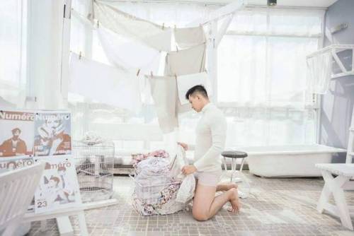 vietgaycock:  Trào lưu là ở truồng xách giỏ đi phơi đồ sẵn phơi cu luôn hả mấy đứa .