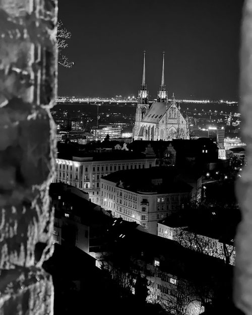 BrNO :: #brno #czechcity #czechrepublic #bw #blackandwhite #nightphotography #nightcity #nightcityli