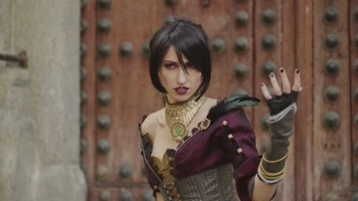 pigeonfoo:  theomeganerd:  Dragon Age Inquisition Morrigan Cosplay by Laura Sanchez (Nebulaluben) | Video