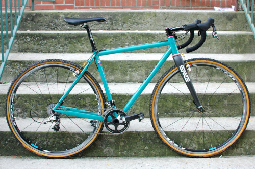 cycleangelo:  DRIVESIDE: PHIL’S ROSKO CUSTOM CXPhil’s custom ‘cross frame built by Seth Rosko is loo