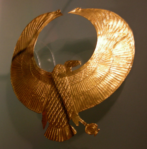 Royal vulture pectoral which was found placed on the head of the mysterious late 18th dynasty pharao