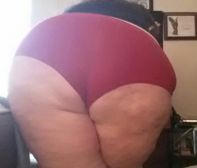 wickedlywenchy:  Requested red panties