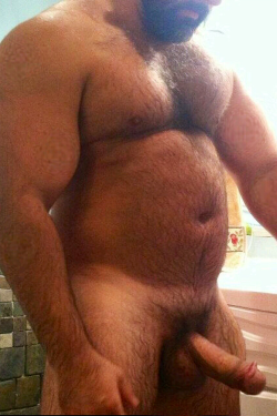 cuddly-cubby:  johnthomas1981:  i-want-that-man:  www.i-want-that-man.tumblr.com  I’d let him fuck me   fucking hot