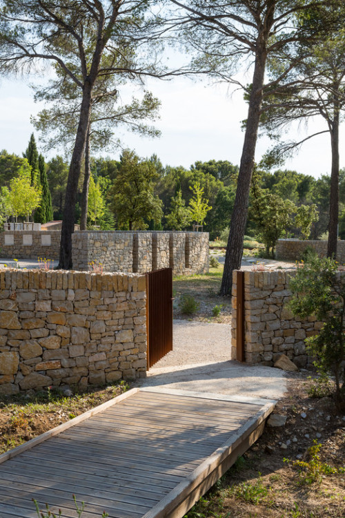 EXTENSION DU CIMETIÈRE DE SAINT-MARC-JAUMEGARDEArchitects : Atelier MosséGimmigPa