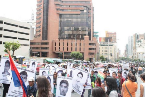 enter-if-you-want-to-cum:  Ciudadanos de Argentina, New York, Bolivia, Inglaterra, Holanda, España, Bolivia y Finlandia levantan su voz por los 43 estudiantes asesinados en México. 