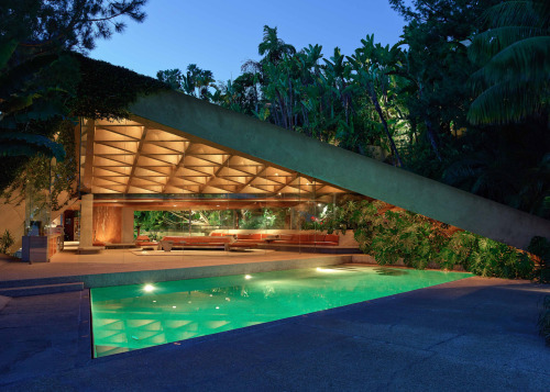 architectureopium: This image was taken by Jeff Green, and is of John Lautner’s Big Lebowski h