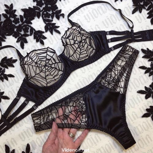 Have you ever wished to purchase a spiderweb set and always arrived late to the party? Your chance m