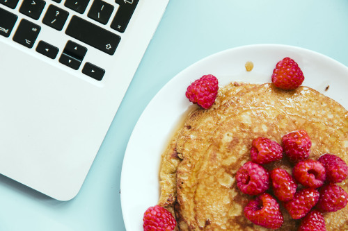 My fluffy oatmeal-banana pancakes do not fit in a bowl but they are delicious! good morning :) 