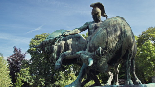 marcel-and-his-world:Iason taming the bulls. Iason zähmt die Stiere.Statue at Zoo Leipzig, Summer 20