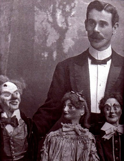 thegoblinmarketofficial:  Fear of ventriloquist’s dummies is called automatonophobia.