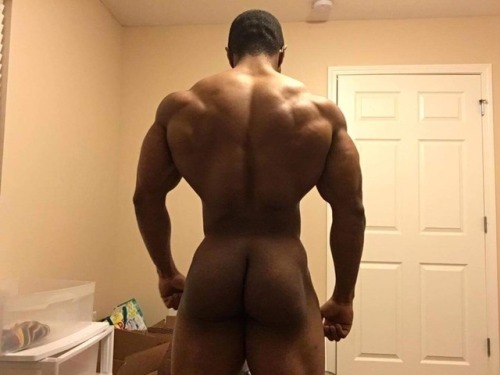 musclebruh:  bonermoaneryes:  Larry hill  DAMN LARRY IS FUCKING HOT 💪🏾💪🏾💪🏾💪🏾💪🏾