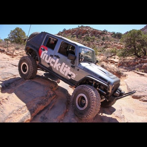 @truckliteco ______________________________________ #JKU #Jeep #Wrangler #crawling #RockCrawling #Mo