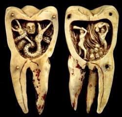 elmayordelosdiez:Ivory teeth from 1780, with a tooth worm and the sufferings of Hell