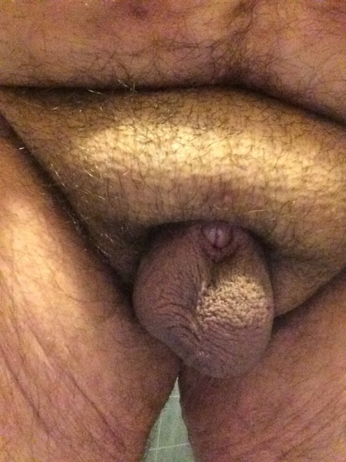 ilikesmalldicks: Follower submission. little nub hiding and revealed.