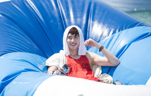 gilbakk: [Part.2] Lee Jong Suk＆Kim Woo Bin - BEER「Cass Fresh」website gallery! Source: http://www.ca