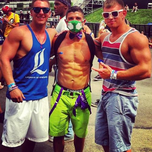 studposse:  jocks saw ya lookin’